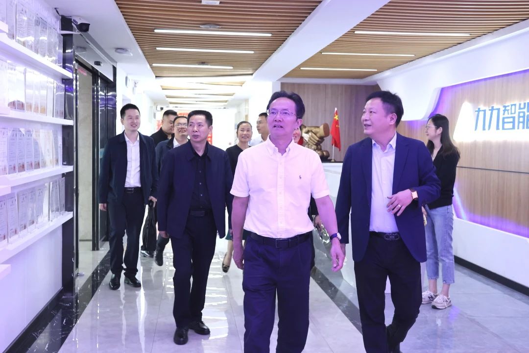 省科協(xié)黨組書記、常務(wù)副主席王瑰曙一行蒞臨九九開展調(diào)研工作