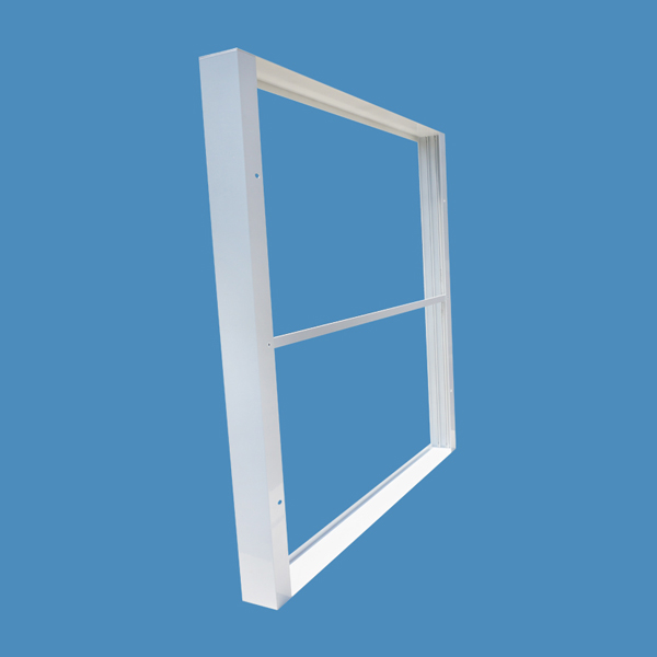 大家好，給大家介紹一下，這是我女朋友@面板燈明裝框